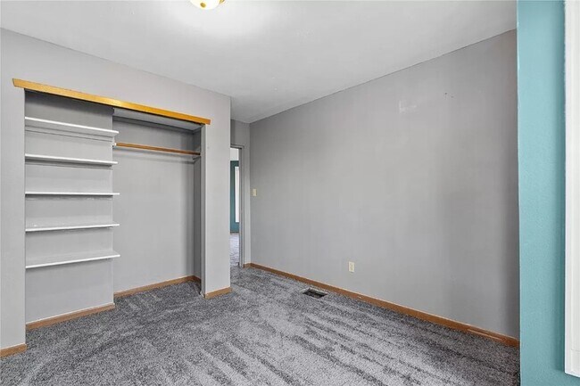 Building Photo - 661 15th Ave SW