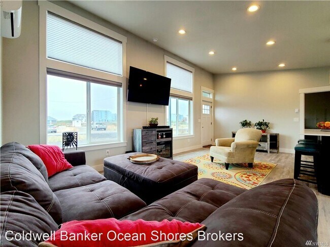 Foto del edificio - 2 br, 1 bath House - 1356 N Jetty Ave SW