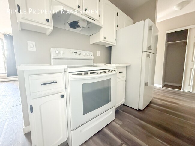 Photo du bâtiment - Modern 2 Beds, 1 Baths Apartment/Condo | N...