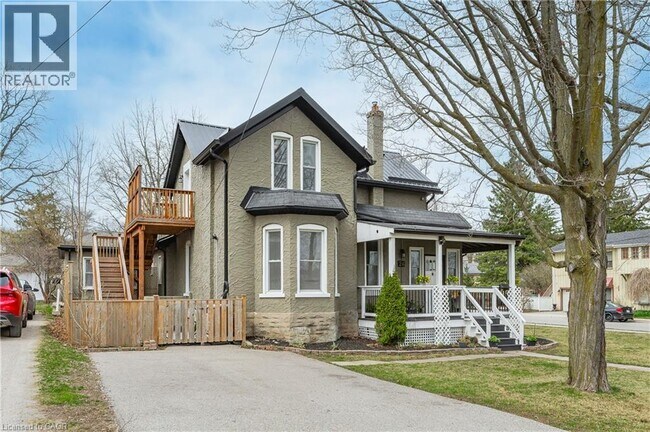 Building Photo - 26 James St