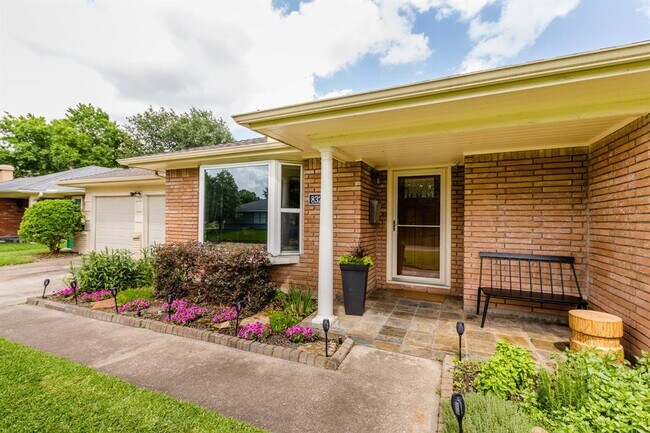 Building Photo - 8323 Lorrie Dr