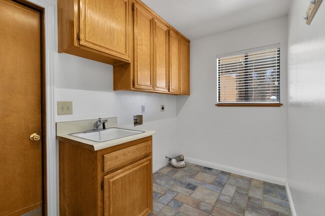 Building Photo - Cute Apple Valley Home Located in a Quiet ...