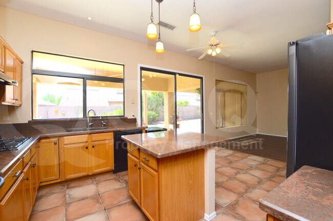 Foto del edificio - 4215 E Hamblin Dr