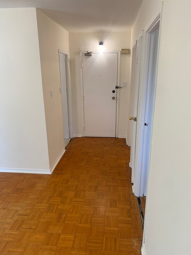 Separate entrance - 1490 Dufferin St