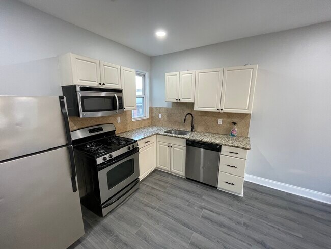 Building Photo - 752 S Martin St