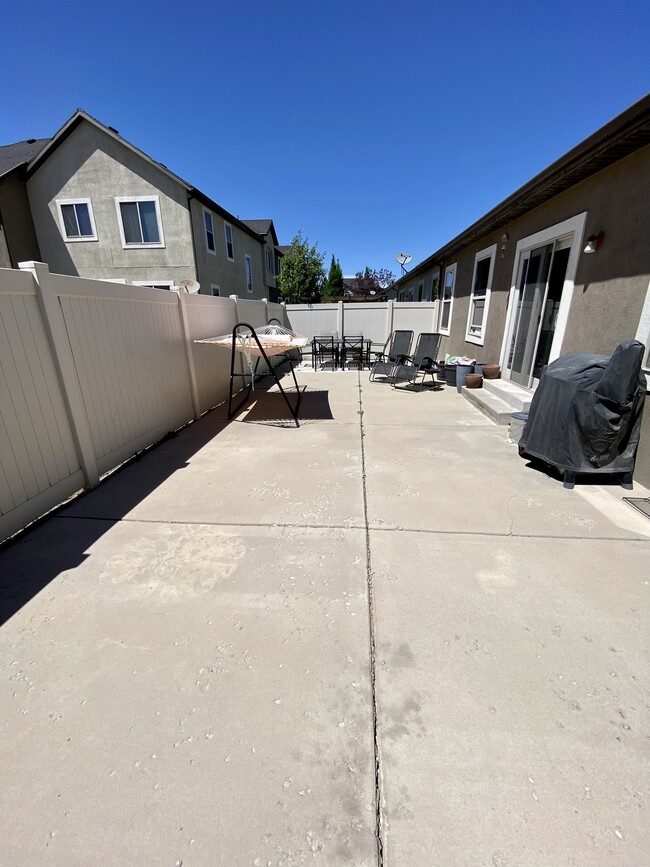 Building Photo - 2286 S 1875 W