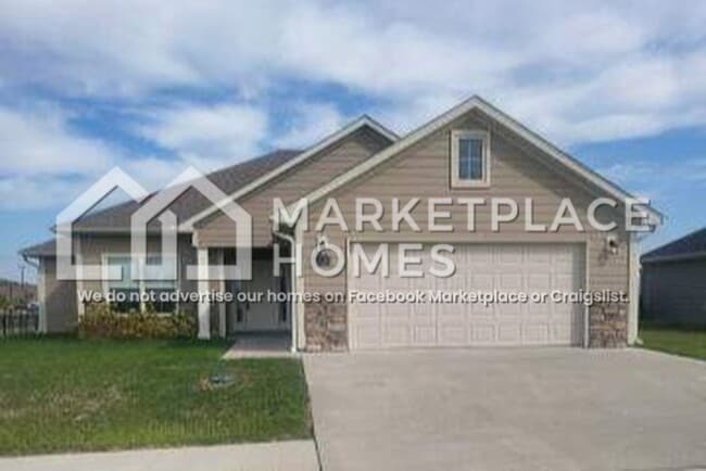 Building Photo - 2520 Lawton Dr
