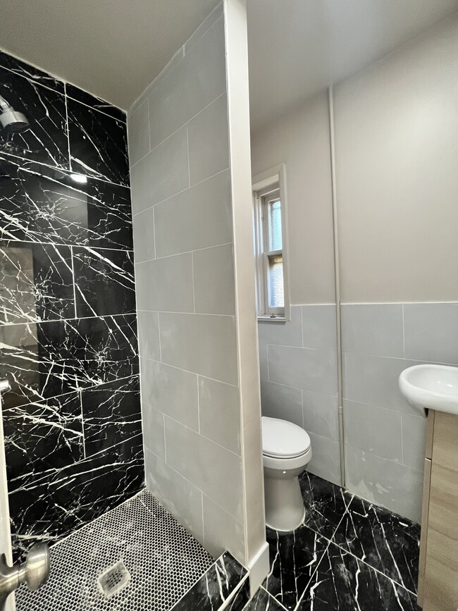 89-91 E 25th St 7 - 90 E 25th St