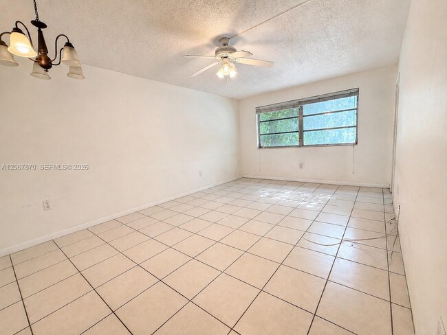 Building Photo - 20200 NE 29th Ct