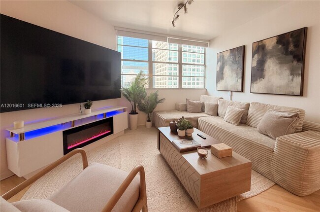 Foto del edificio - 825 Brickell Bay Dr