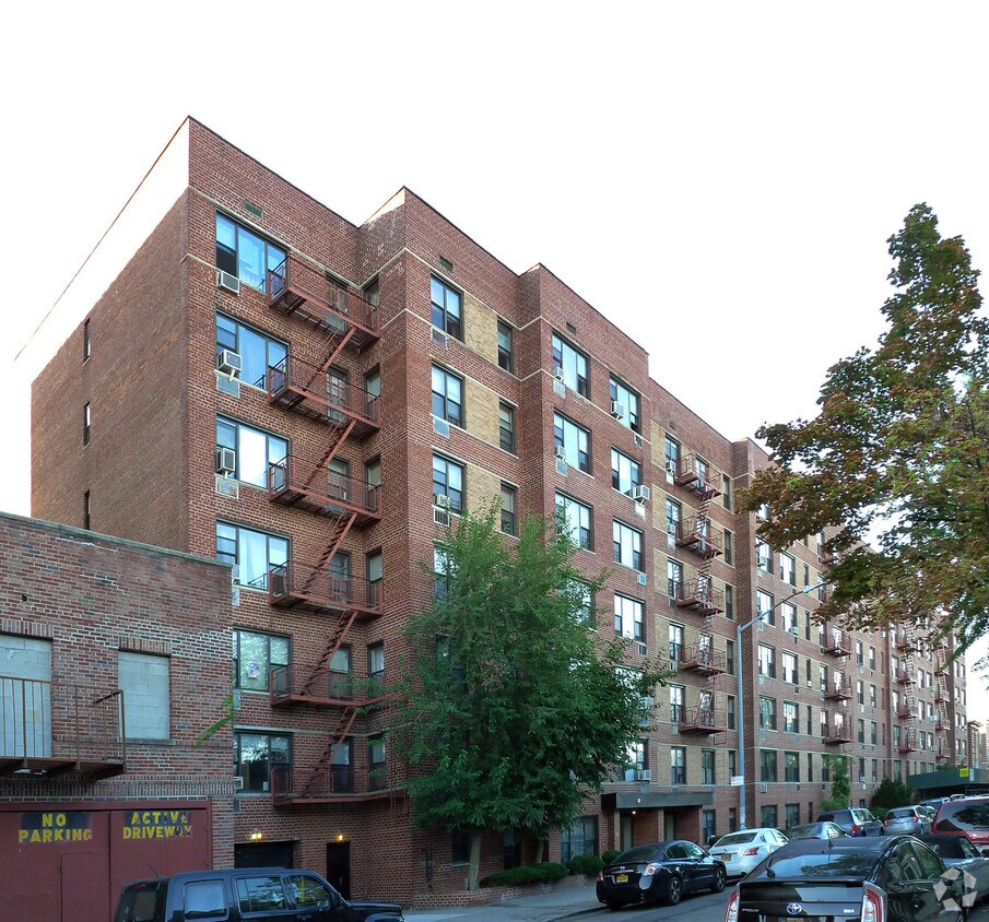 Primary Photo - 45 Bay 19th St
