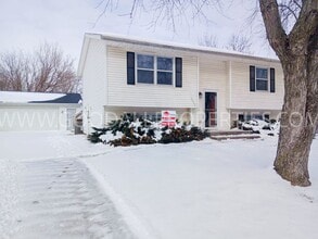 Building Photo - 2405 3rd St SW