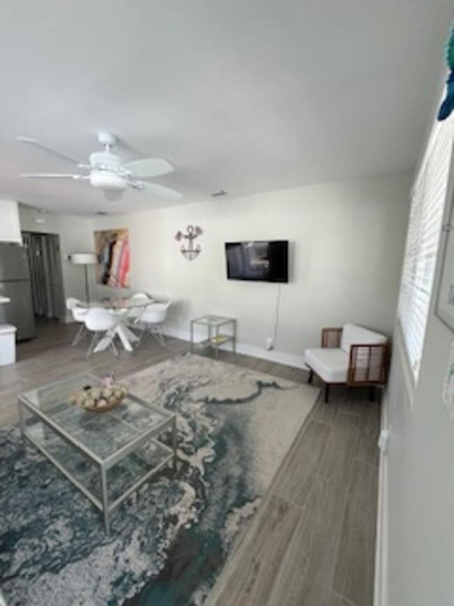 Building Photo - Beautiful apartment with assigned parking.