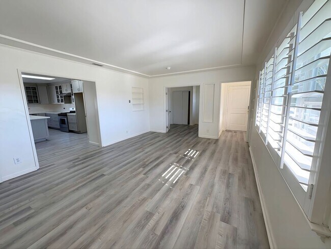 Foto del edificio - 587 E Arrow Hwy