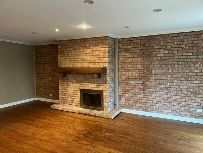 Building Photo - 5500 Hillcrest Ln