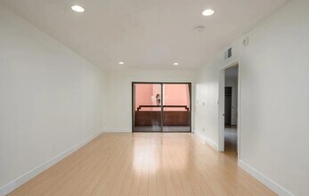 Building Photo - 12222 N Paradise Vlg Pkwy S