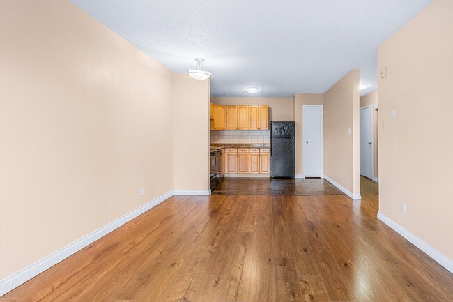 Building Photo - 522 X Av S