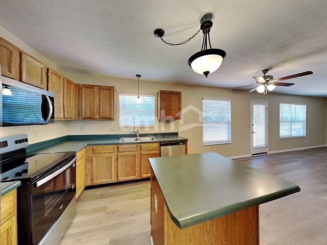 Foto del edificio - 545 Weeping Willow Ln