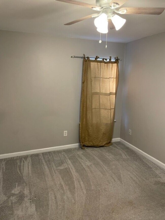 Foto del edificio - 475 Lone Oak Dr: 4BR/2 BA Home in Lovely S...