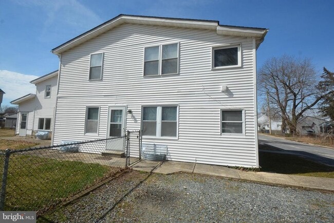 Building Photo - 23 S Upham St
