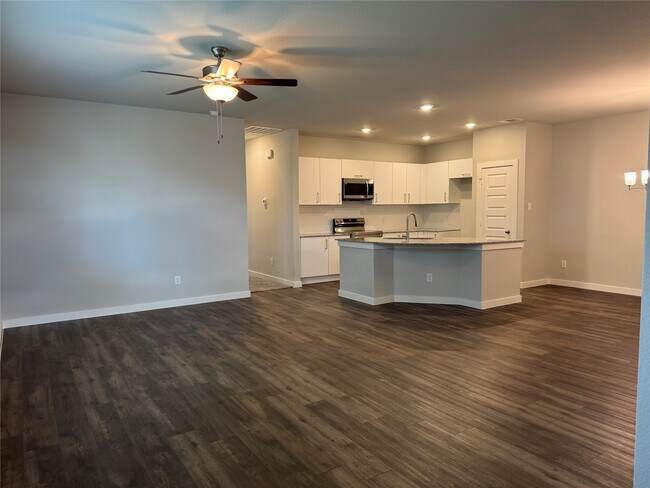 Building Photo - 9906 Grosbeak Ln