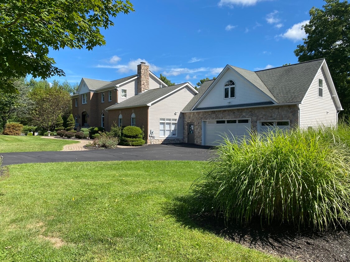 Building Photo - 5 Beverly Rd