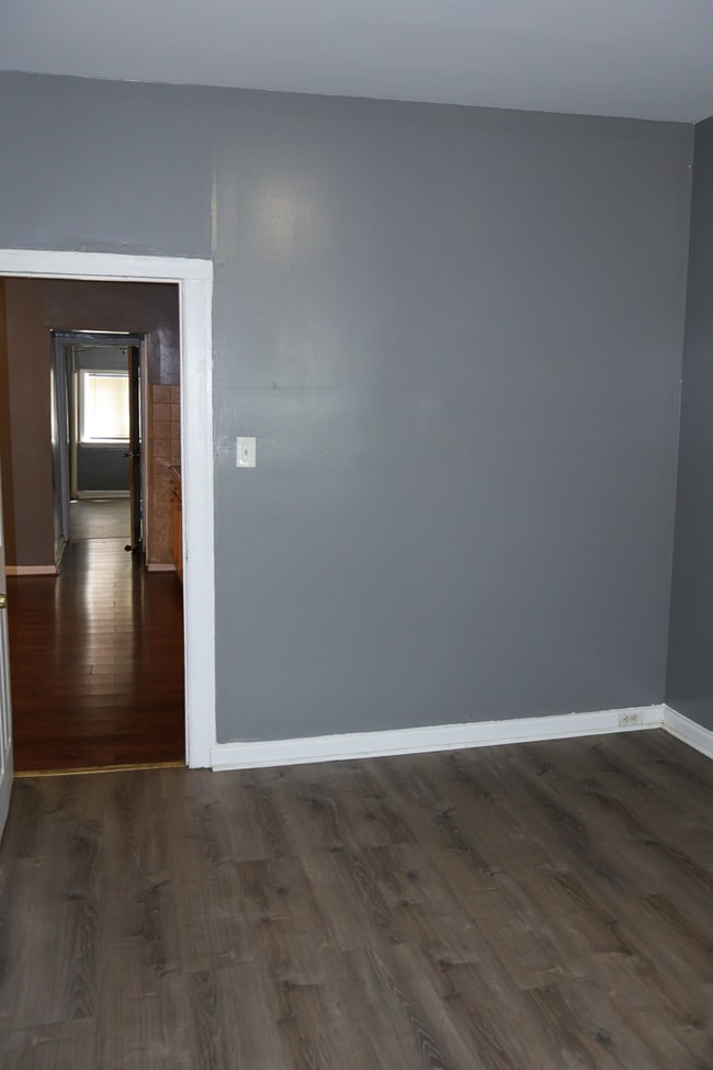 Building Photo - 318 N 10th St