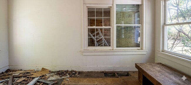 Building Photo - 2425 Cleveland Ave