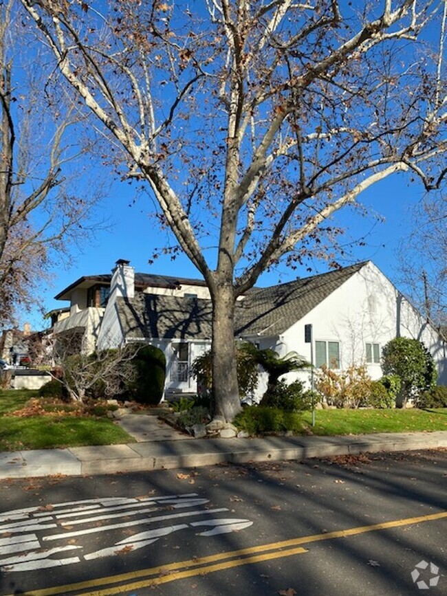 Building Photo - 1355 39th St