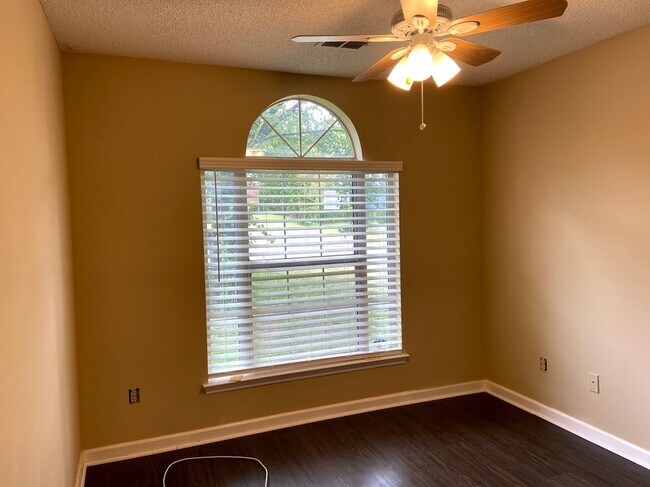 Foto del edificio - 2111 Boone Pl