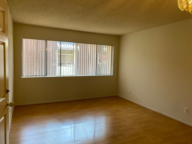Building Photo - 703 Orange Grove Ave