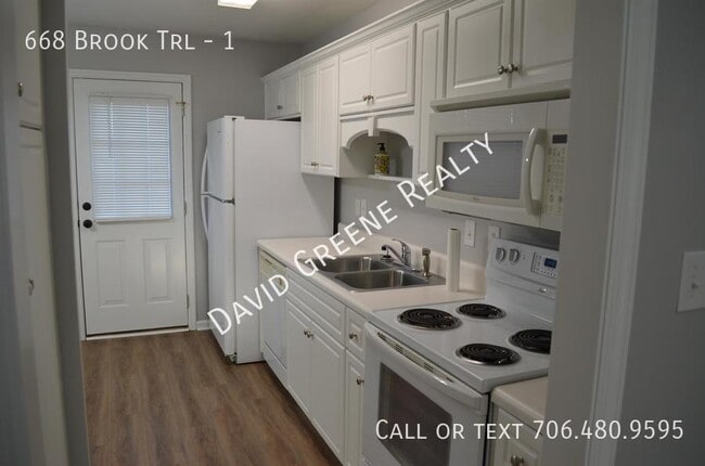 Building Photo - 668 Brook Trail