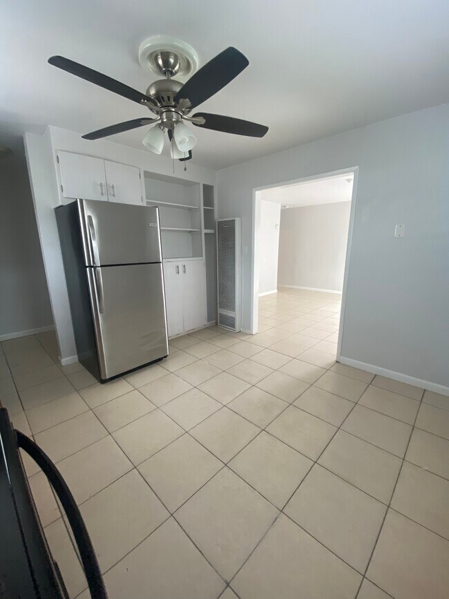 Building Photo - Hendley Place Apartments