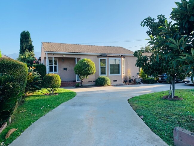Building Photo - 10623 Olive St