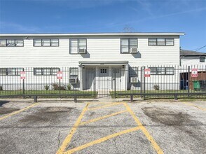 Building Photo - 5010 Ennis St