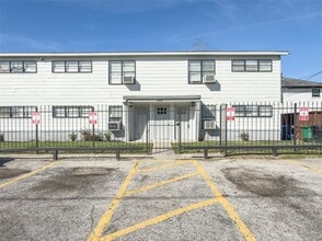 Building Photo - 5010 Ennis St