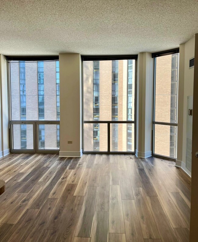 Foto del edificio - 222 N Columbus Dr