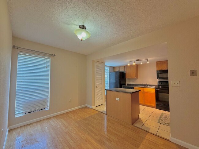Foto del edificio - Modern 1/1 in Creeks Edge – First-Floor