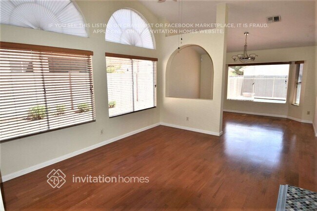 Foto del edificio - 1961 E Rosemonte Dr