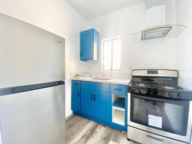 Building Photo - 2822 Darwin Ave
