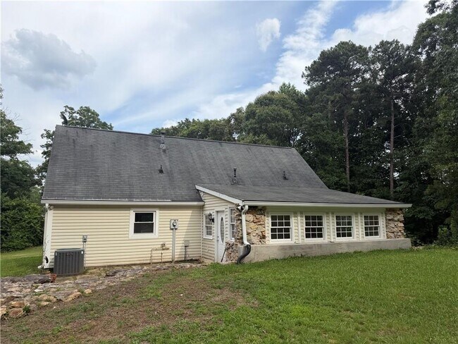 Building Photo - 1526 Lost Mountain Rd