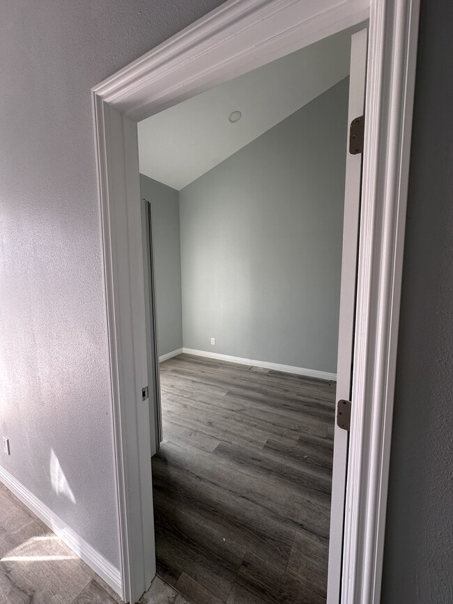 Foto del edificio - 19729 Normandale Ave