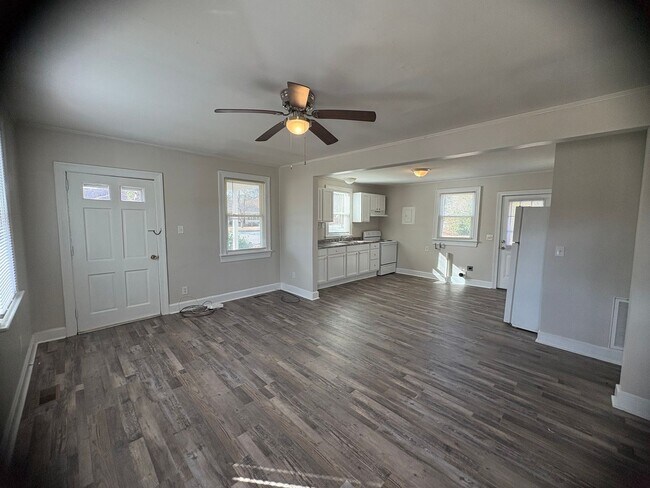 Building Photo - 2212 Grace Ave