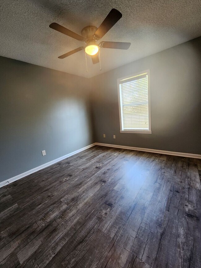 Foto del edificio - Bright & Inviting 3-Bedroom Home with Open...