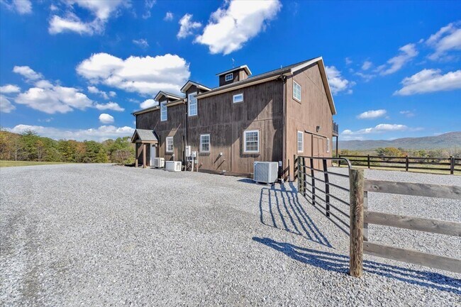 Foto del edificio - 1180 Longfield Rd