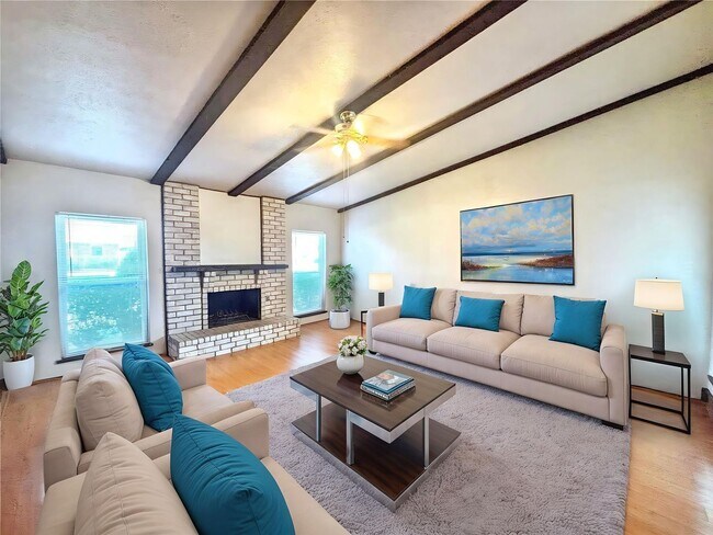 Building Photo - Effortless Living in a Beautifully Modernized Space!