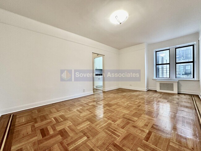 Foto del edificio - 121 Bennett Avenue
