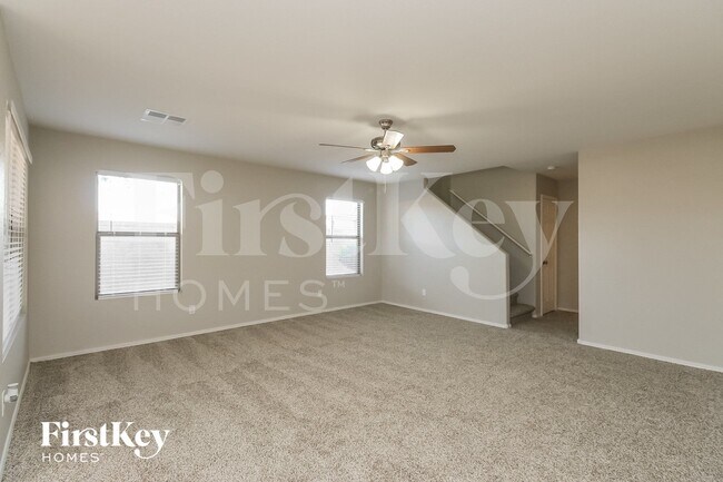 Foto del edificio - 2278 E Spruce Dr