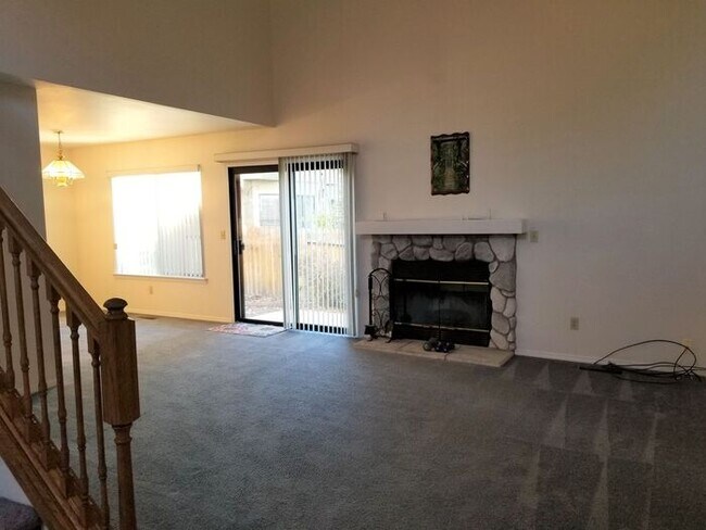 Building Photo - Home For Rent in Gardnerville