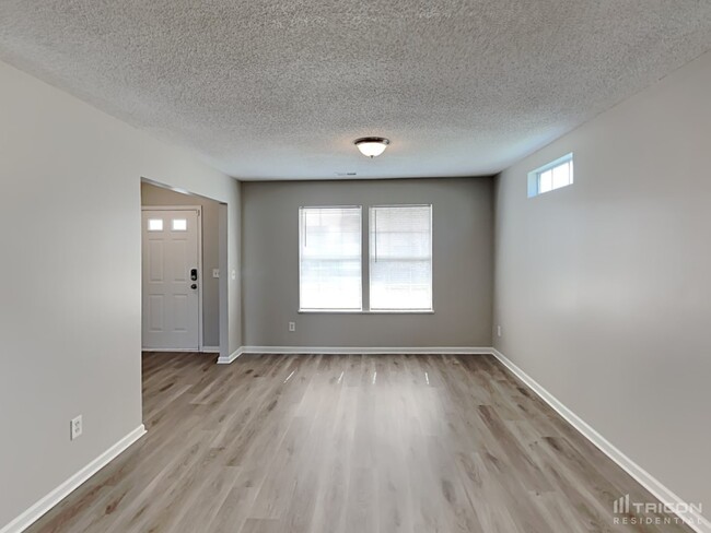 Building Photo - 204 Fox Grove Cir